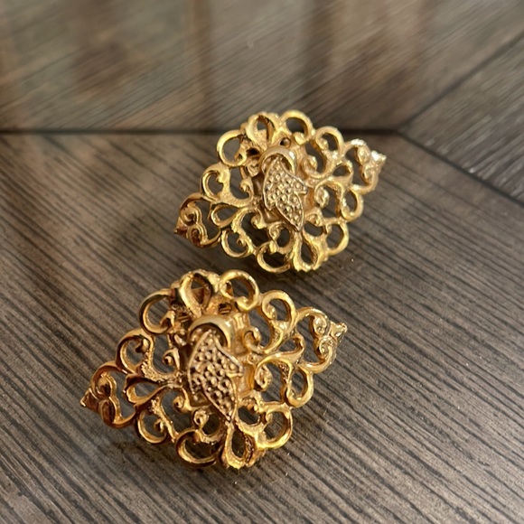 Vintage Designer Signed BLUETTE MADE IN FRANCE Filigree Shoe Clips, Gold-tone - Picture 14 of 14